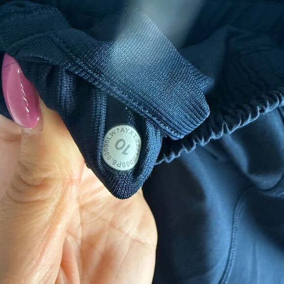 Lululemon BLUE Athletic Shorts with Lightweight Fabric and Scallop Hem Sz 10 - Picture 8 of 10